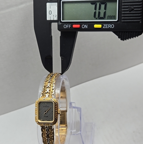 Womens Vintage Hamilton Seville Quartz Gold Tone Watch 8858 New Battery Petite - Picture 5 of 9